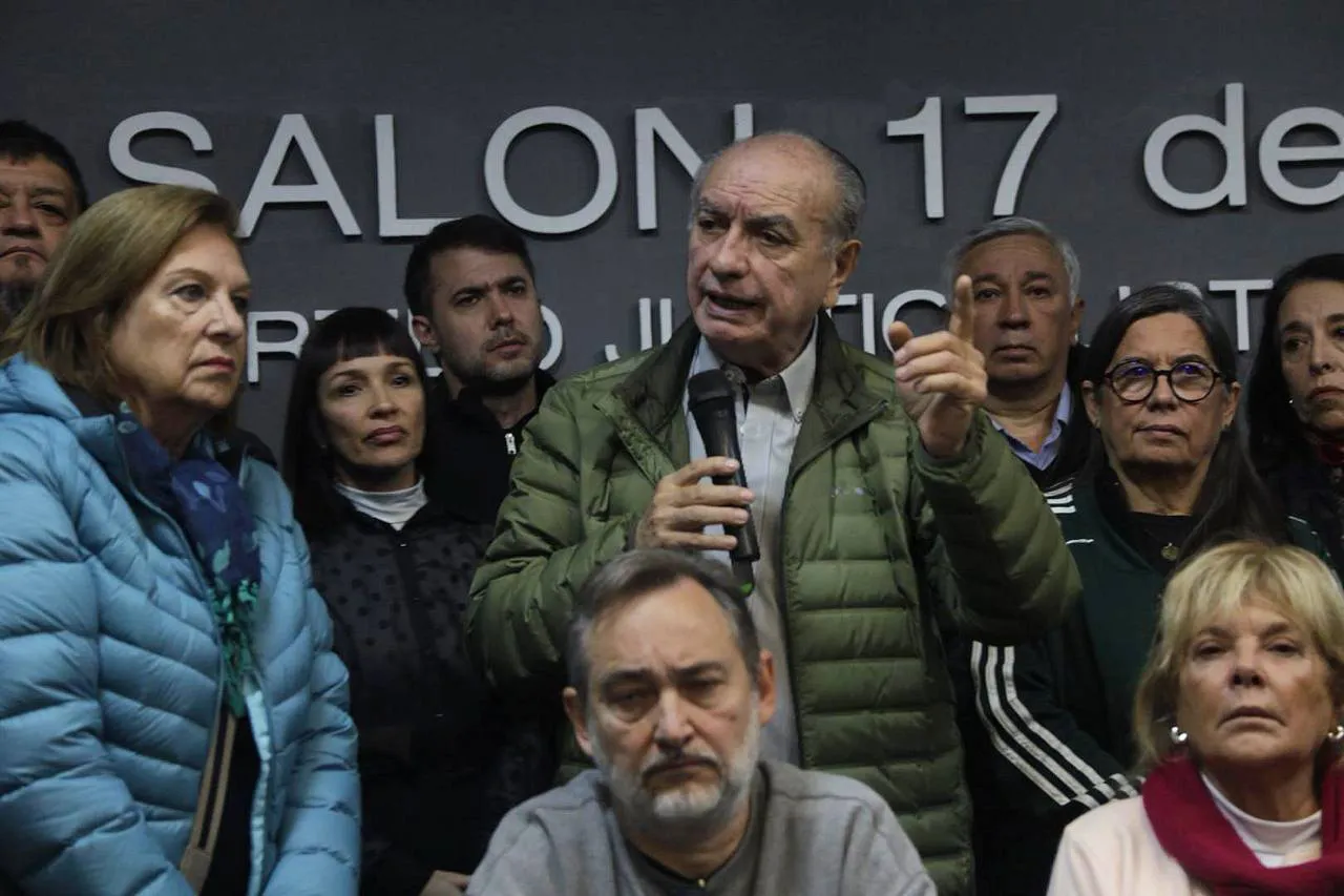 PJ-apoyo-a-Cristina-Kirchner-25-06-10-05