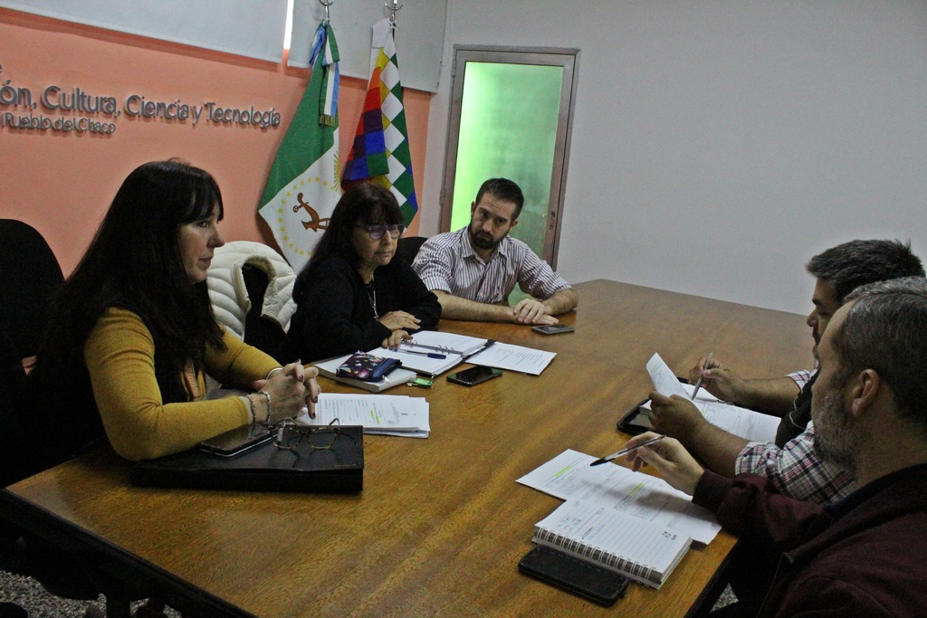 Subsecretario Jovanovich y la coordinadora Dora López reunidos con los referentes de ECOM-19-09-04-01