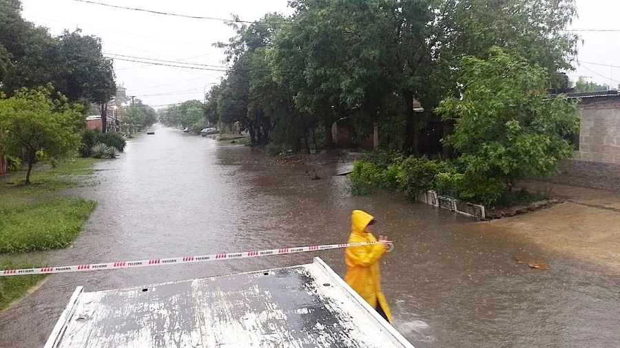 Corte-de-calles-por-agua-acumulada-25-10-17-03