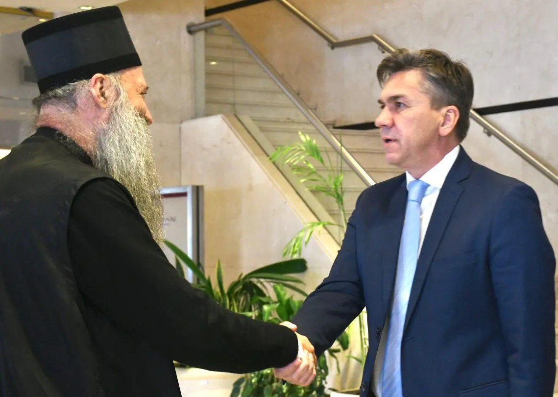 Leandro-Zdero-Su-Santidad-Porfirijie-Iglesia-Ortodoxa-Serbia-23-11-08-01