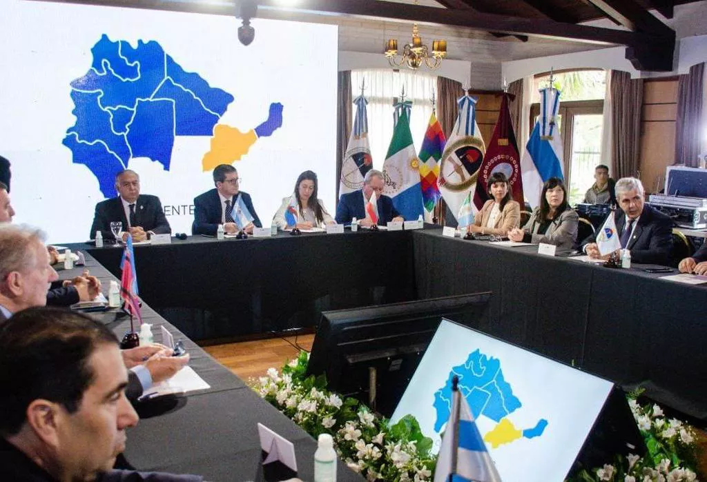 Parlamento-del-Norte-Grande-22-09-09-01