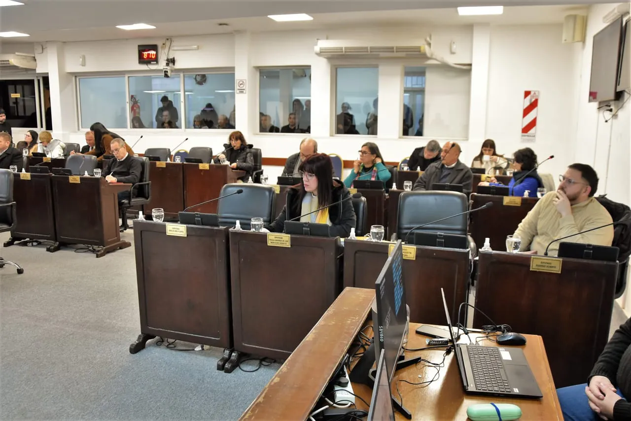 interpelacion-a-hugo-matkovich-25-06-25-01