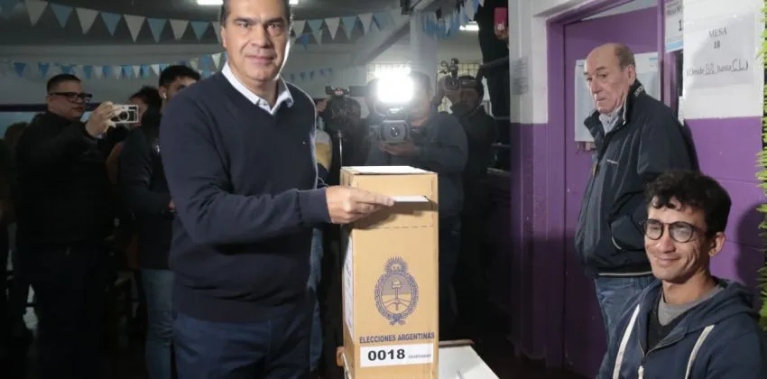 Jorge-Capitanich-emite-su-voto-en-Resistencia