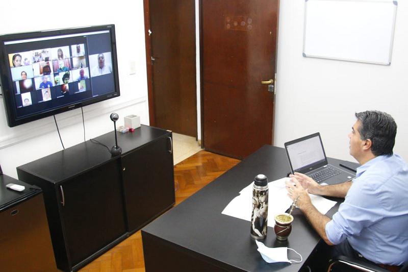 Jorge-Capitanich-Gremios-20-04-29-01