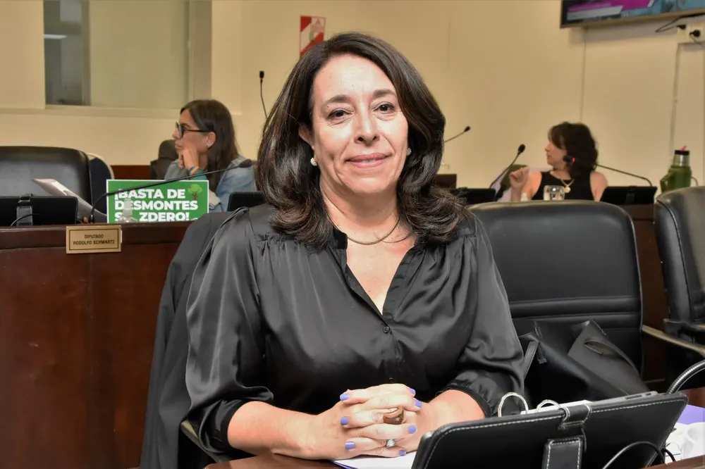 Analia-Flores-25-05-14-01