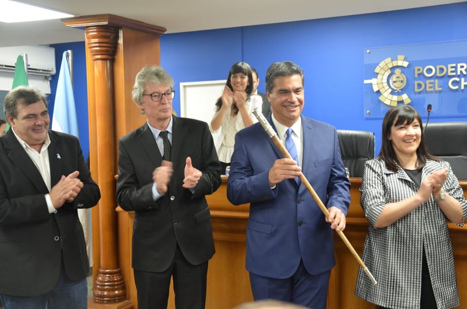 Jorge-Capitanich-Juramento-en-la-Legislatura-19-12-09-06