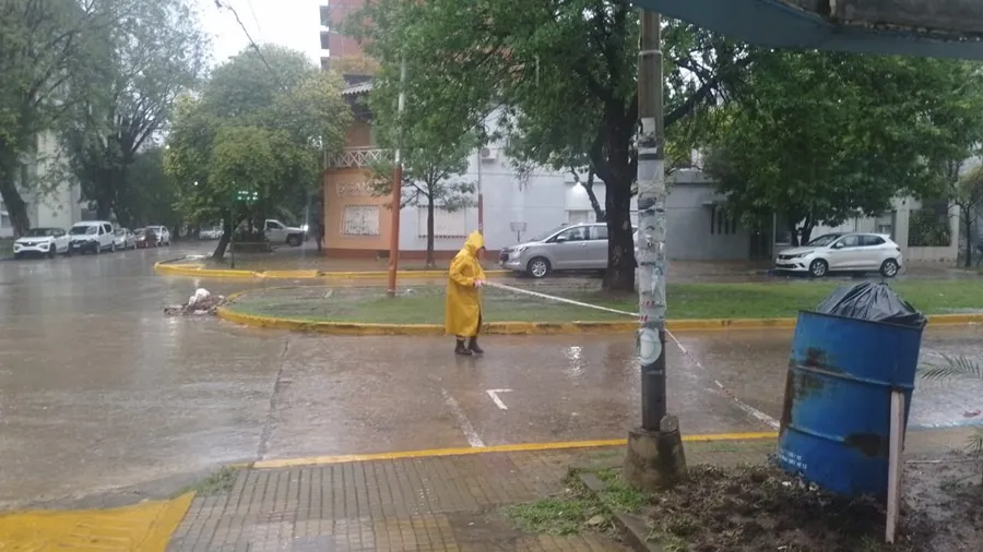 Corte-de-calles-por-agua-acumulada-25-10-17-01