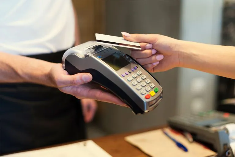 Pago-con-contact-less-24-05-22-01