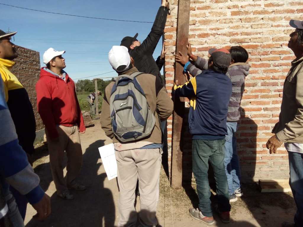 Plan-Piloto-y-a-la-capacitacion-en-servicios-de-techo-Fontana-19-06-08-04