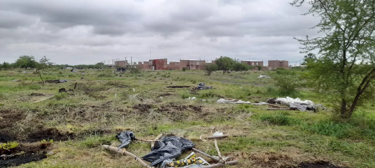 Operativo-para-dehjar-sin-ocupantes-predios-aledanios-al-barrio-Emerenciano-23-10-05-03