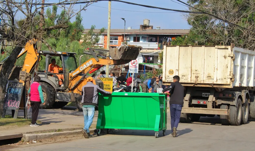 Contenedores-de-residuos-San-Cayetano-24-06-05-03