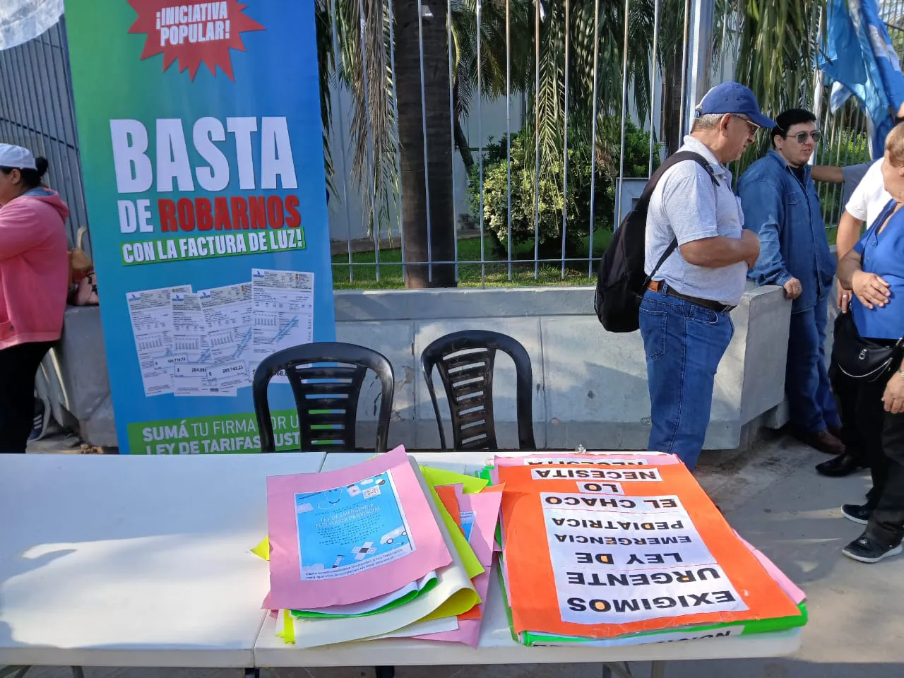 Iniciativa-popular-Retrotraer-facturas-de-la-luz-25-10-15-01