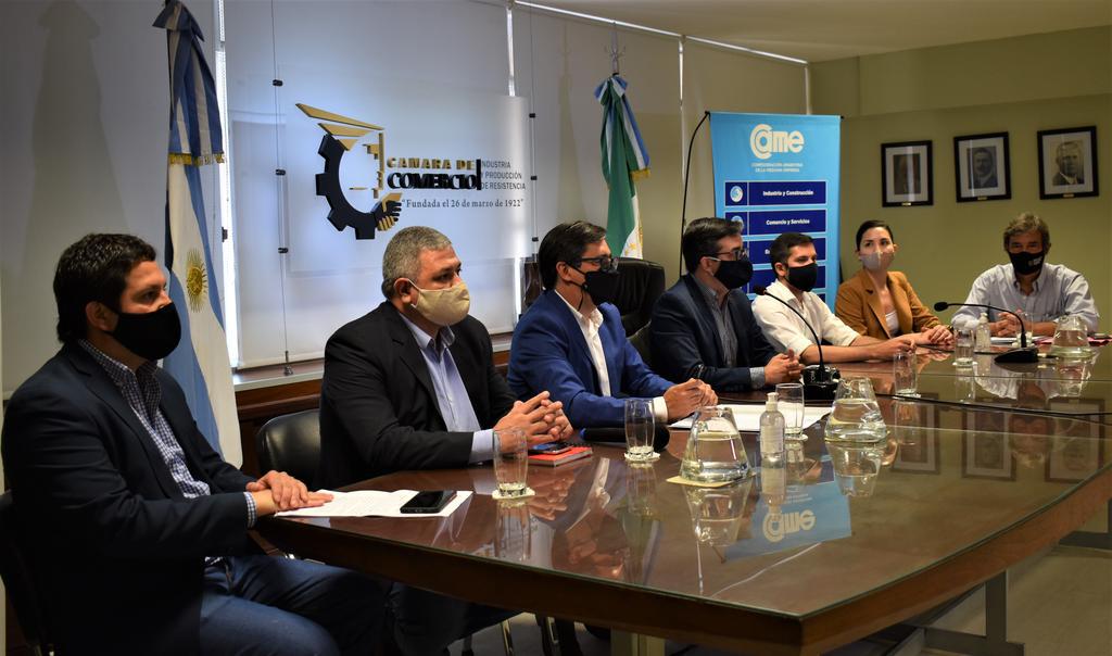 Camara-de-comercio-de-Resistencia-Gustavo-Martinez-anuncio-de-puntos-de-estacionamiento-20-12-01-02