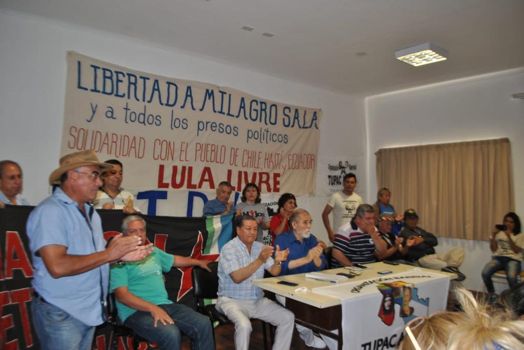 Ex-detenidos-politicos-apoyo-a-Evo-y-a-Milagros-Sala-19-11-12-02