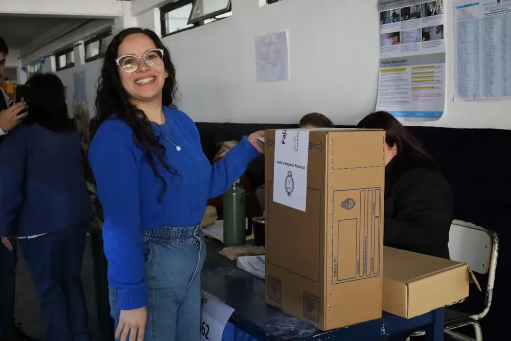 Laura-Canepa-Votacion-23-08-13-01