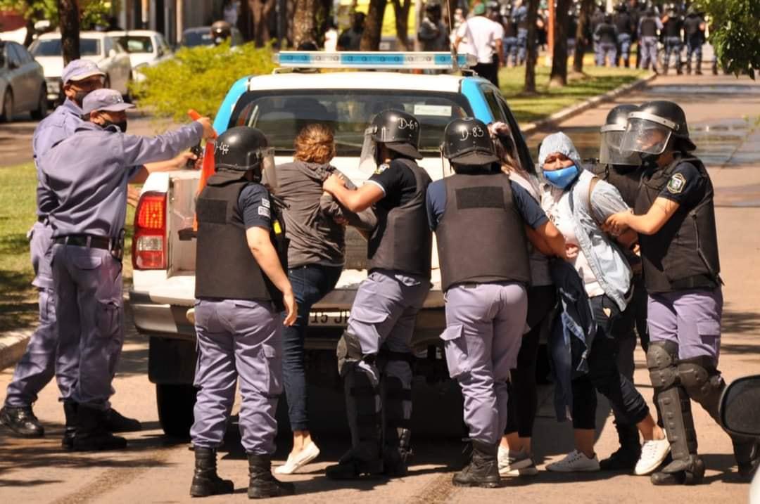 Barrios-de-Pie-represion-20-11-17-05