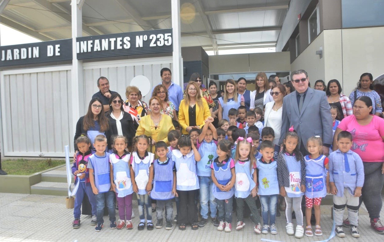 Inauguracion-de-jardin-de-infantes-235-19-12-02-01
