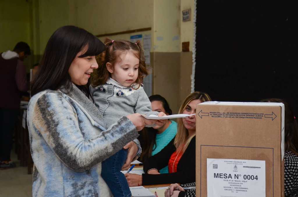 Elida-Cuesta-votacion-19-08-11-01