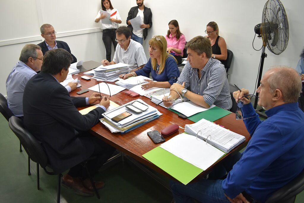 Comision-de-Hacienda-19-04-01-02