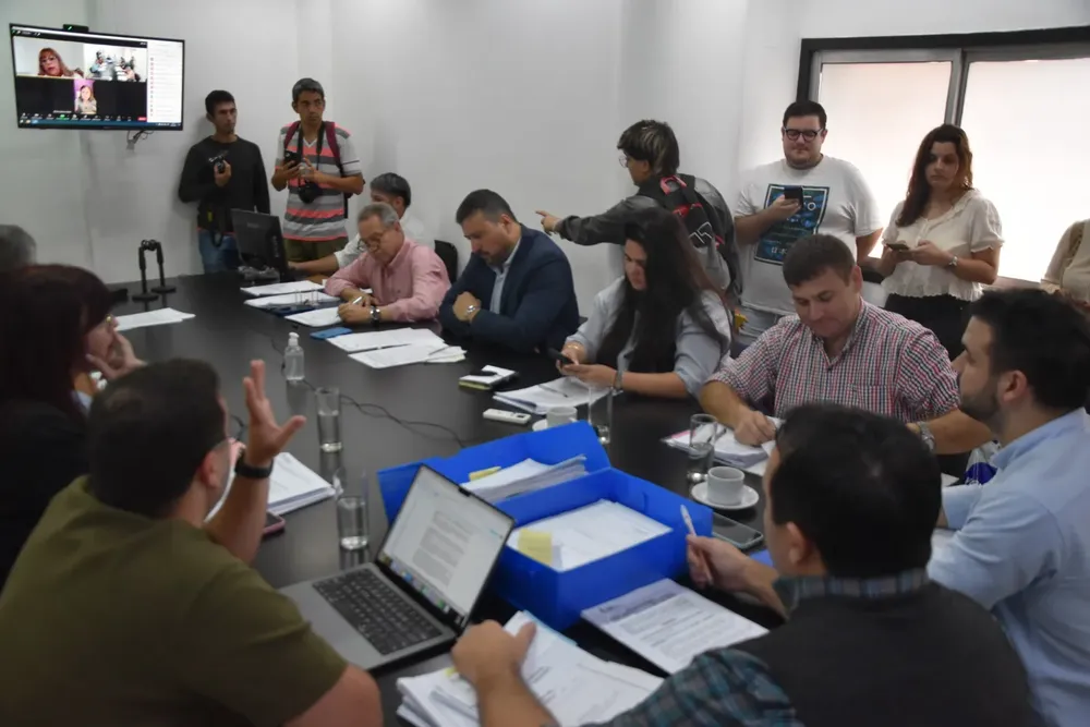 Comision-de-Hacienda-y-Presupuesto-24-04-08-01