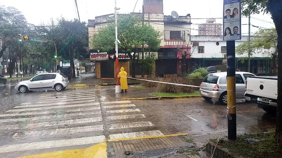 Corte-de-calles-por-agua-acumulada-25-10-17-02