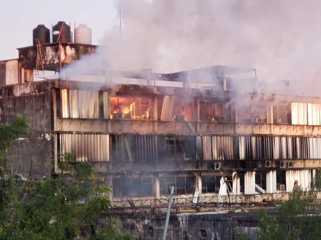 Incendio-del-edificio-del-Municipio-de-Barranqueras-22-06-03-01