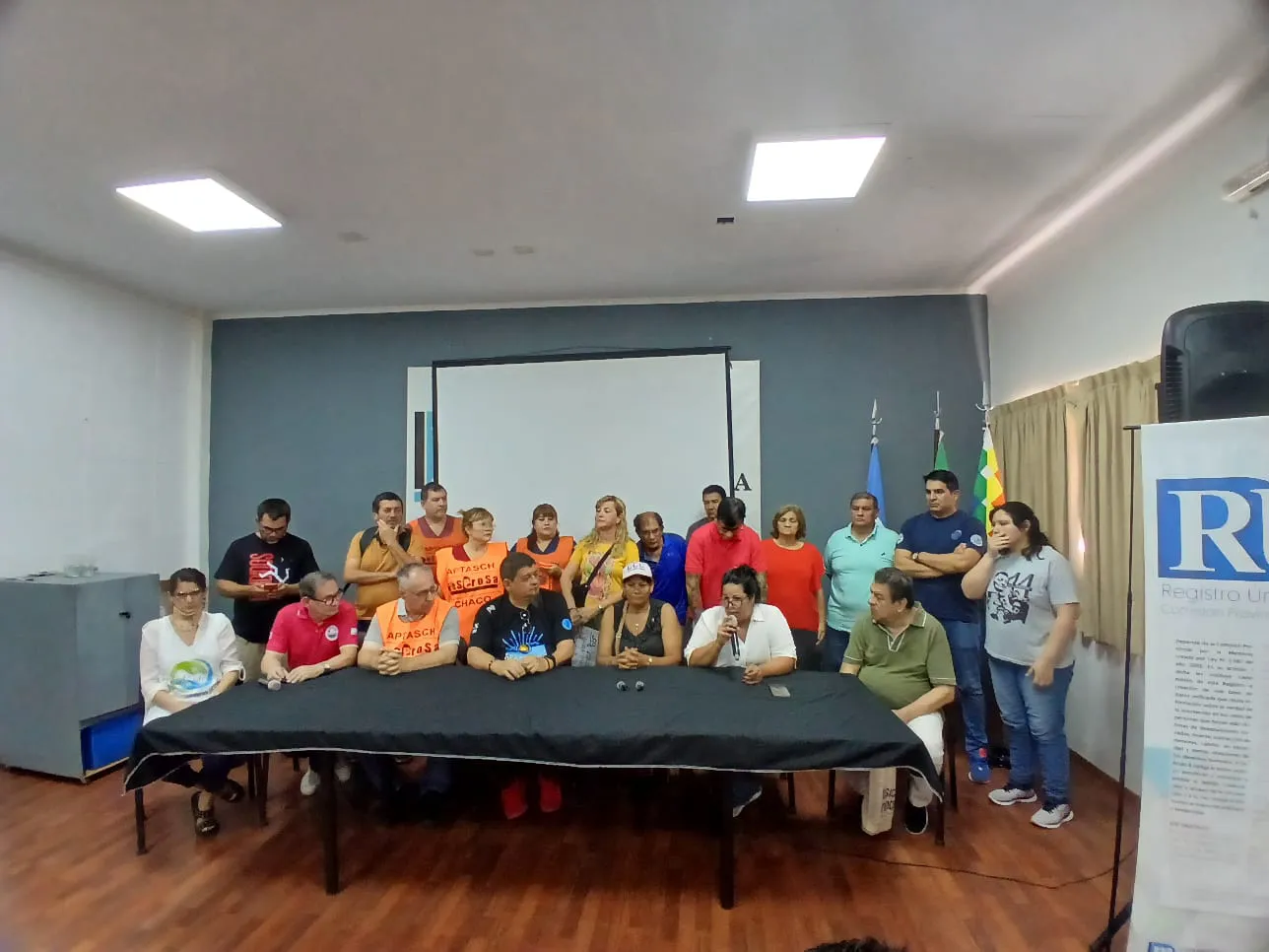 Multisectorial-en-defensa-de-los-trabajadores-jubilados-y-del-pueblo-del-Chaco-25-12-02-03