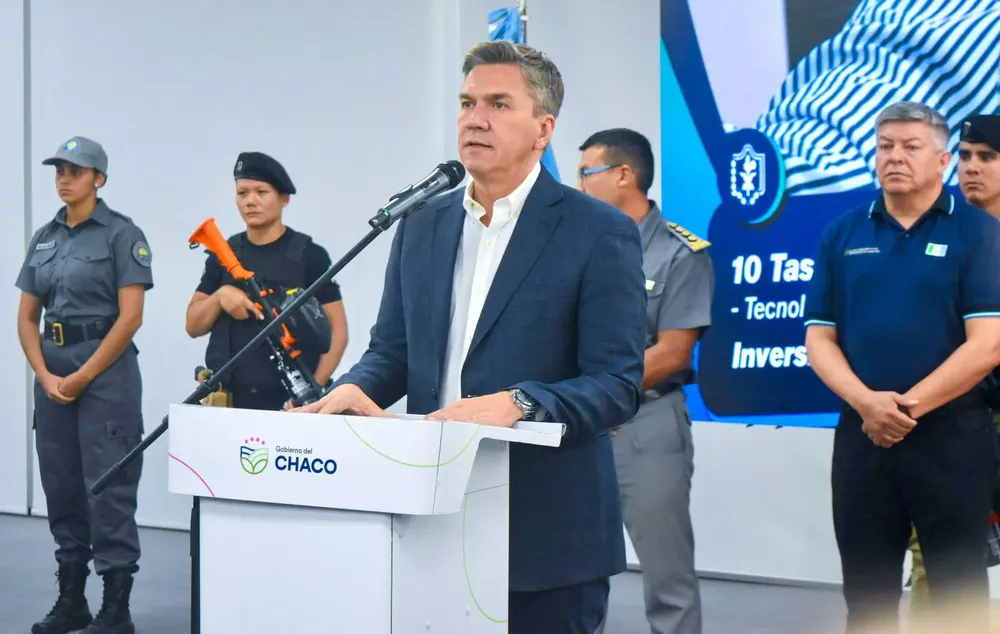 Entrega-equipamientos-a-FFSS-25-03-13-02