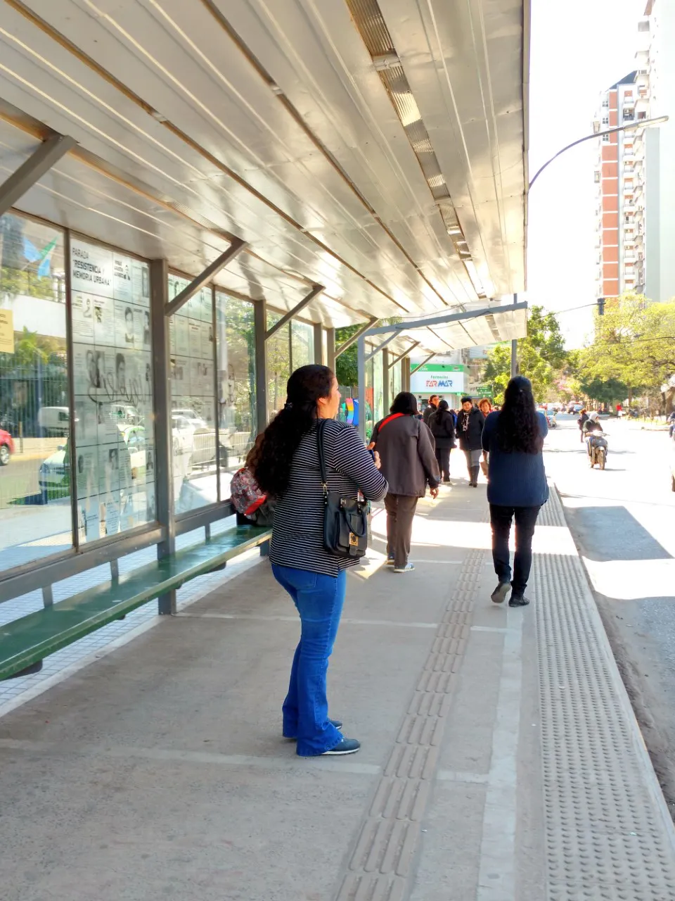 Parada-de-colectivos-24-08-08-01